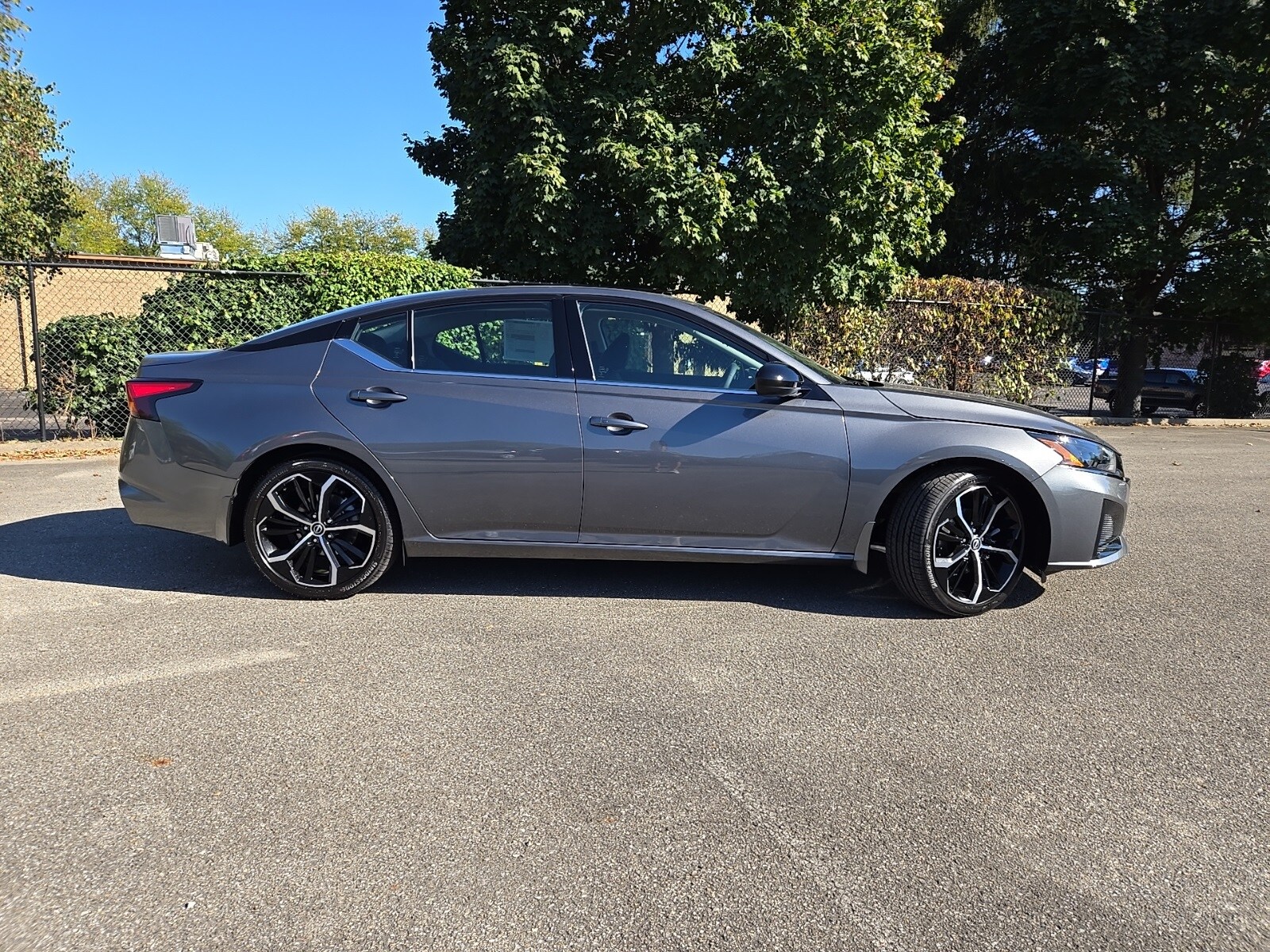 2025 Nissan Altima SR photo 2