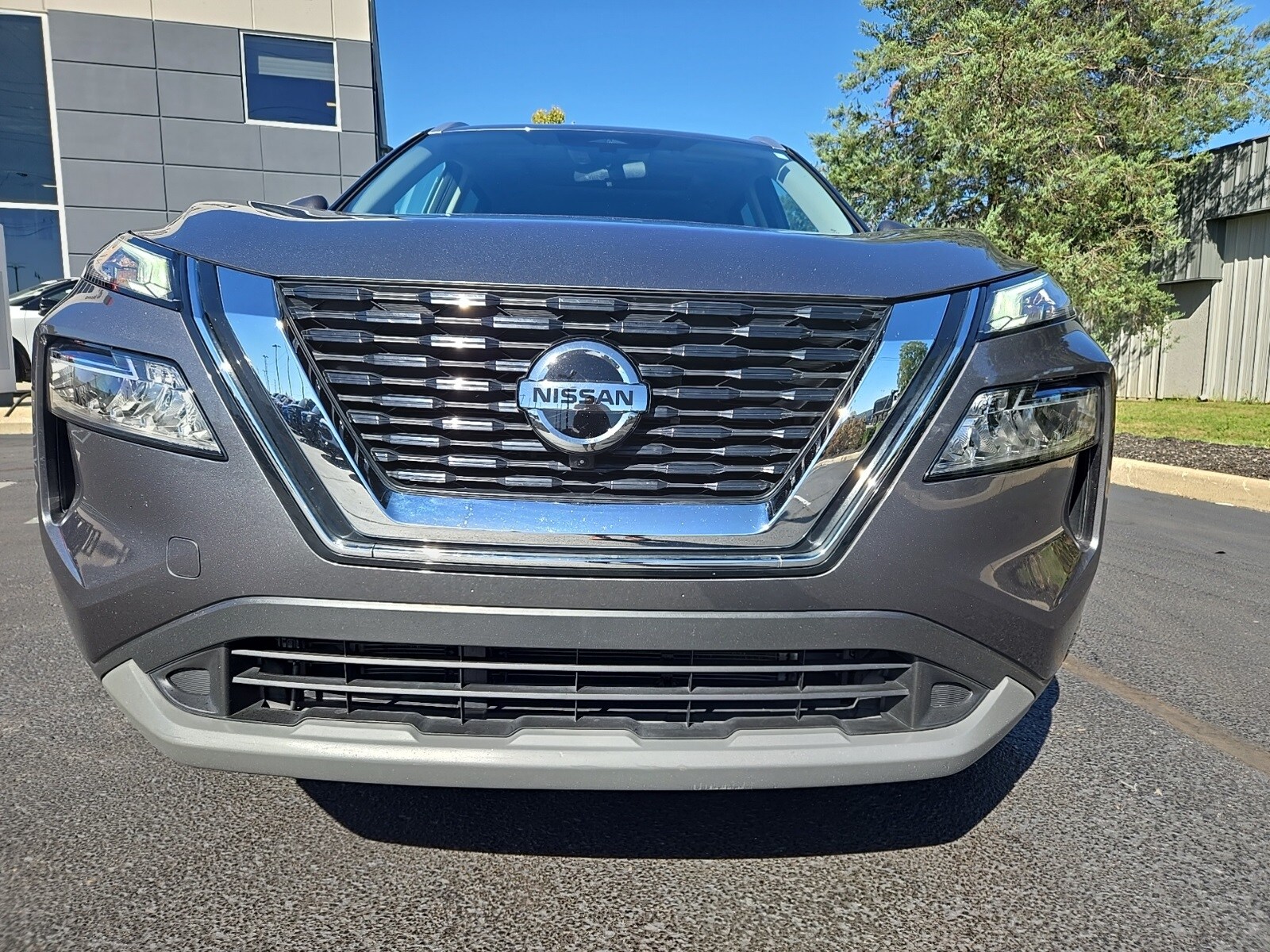 2021 Nissan Rogue SV photo 3
