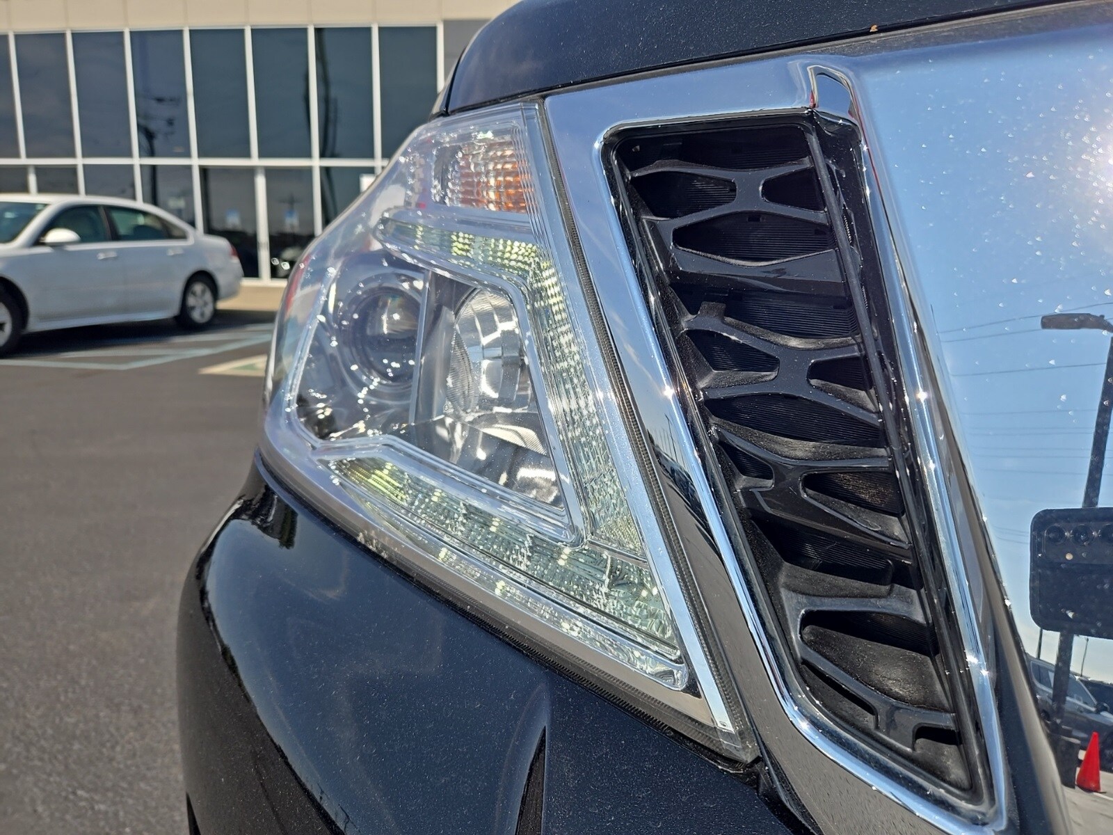 2019 Nissan Armada Platinum photo 3