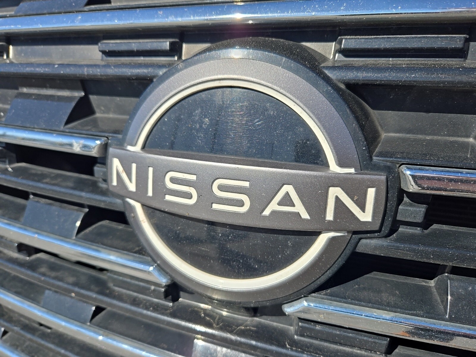 2024 Nissan Rogue SV photo 2