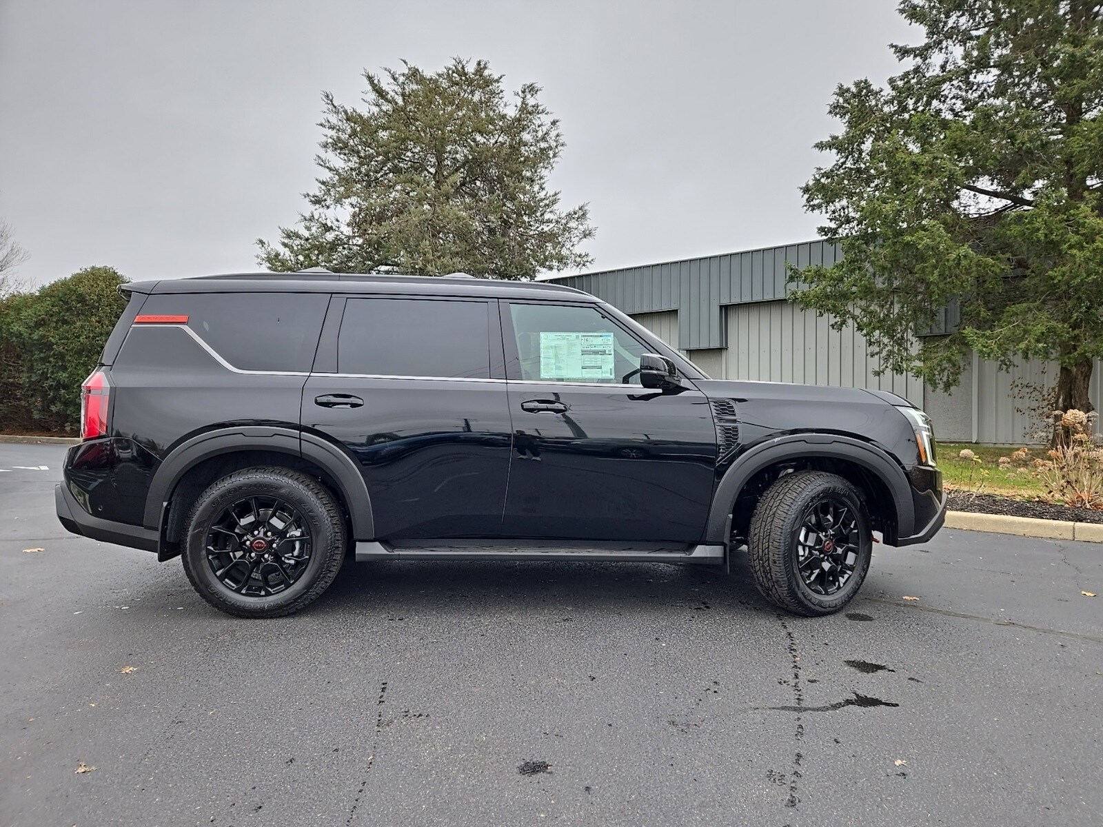 2026 Nissan Armada photo 2