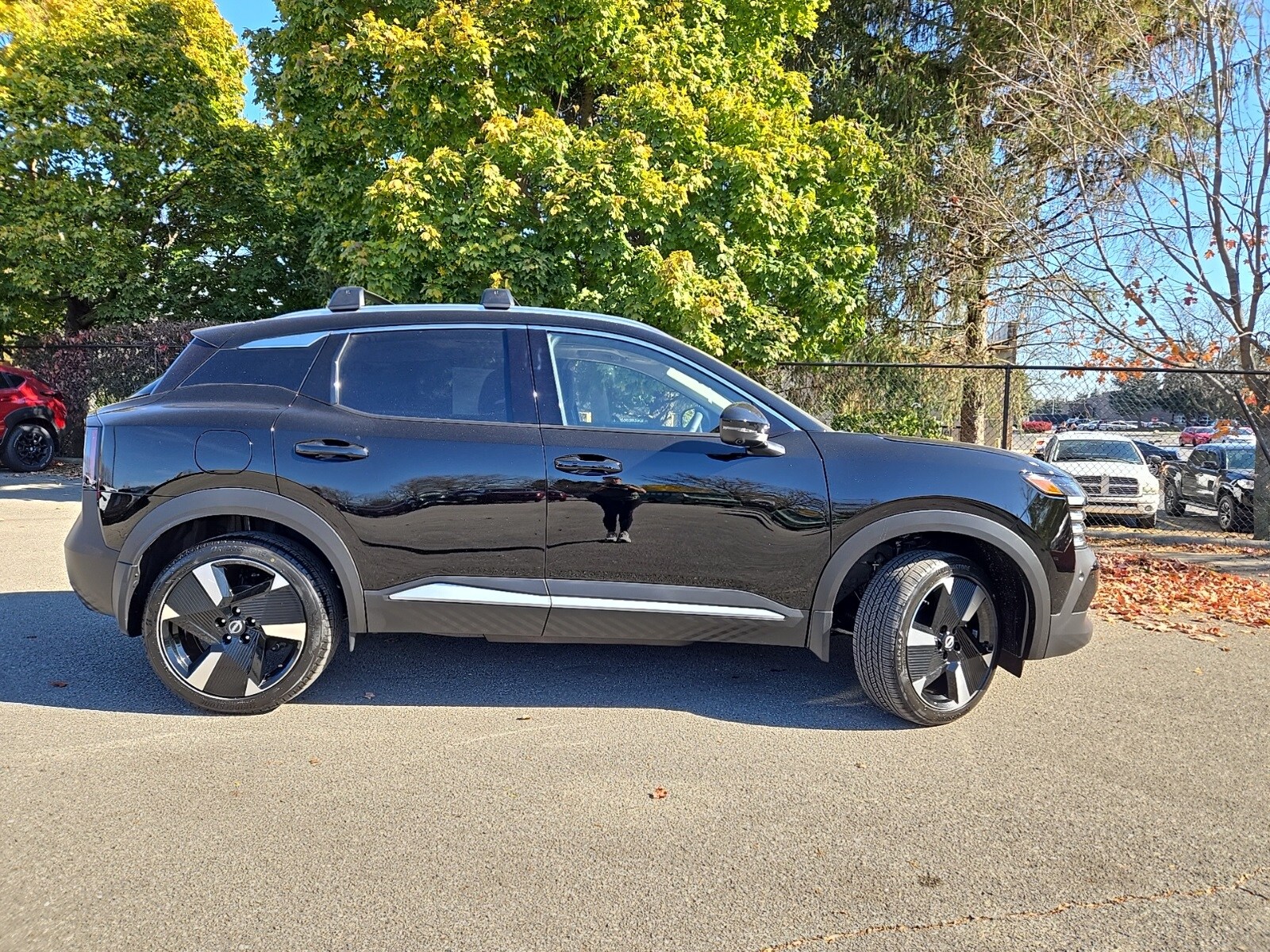 2026 Nissan Kicks SR photo 2