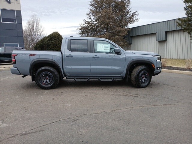2025 Nissan Frontier PRO-4X photo 2