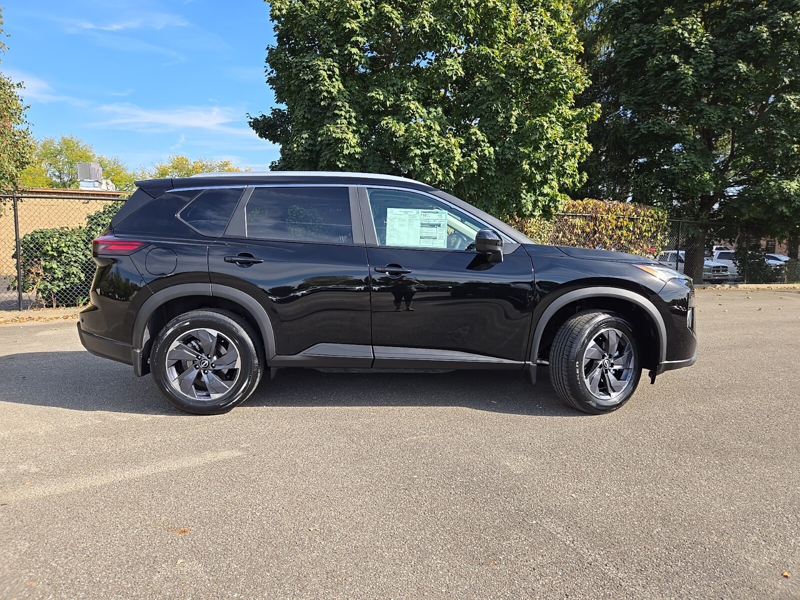 2026 Nissan Rogue SV photo 2