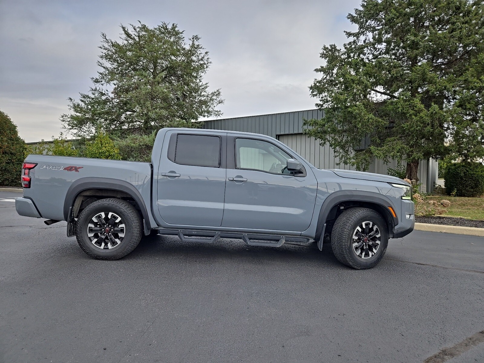 2022 Nissan Frontier PRO-4X photo 2