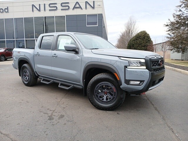 2025 Nissan Frontier PRO-4X photo 3