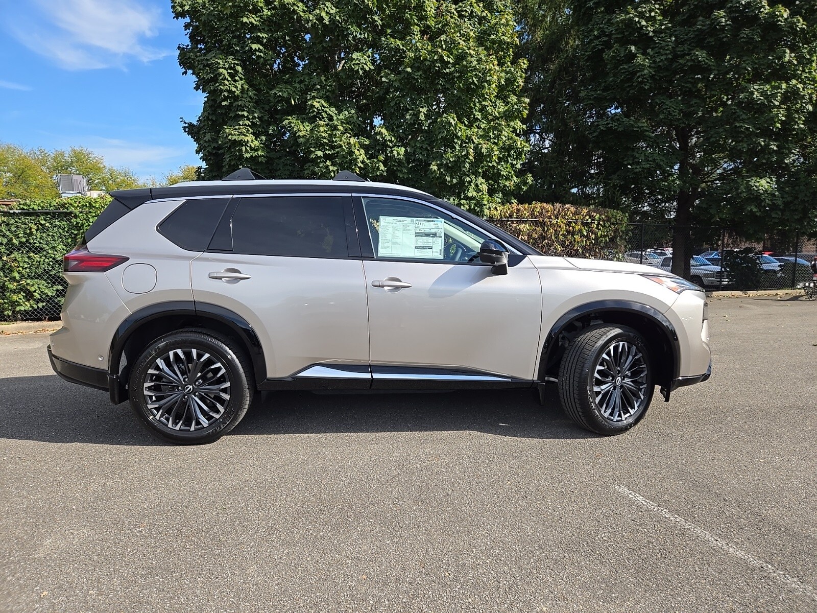 2026 Nissan Rogue Platinum photo 2
