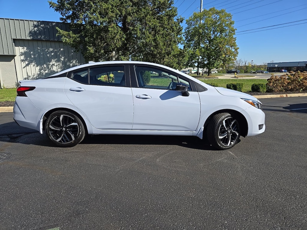 New 2025 Nissan Versa 1.6 SR Sedan