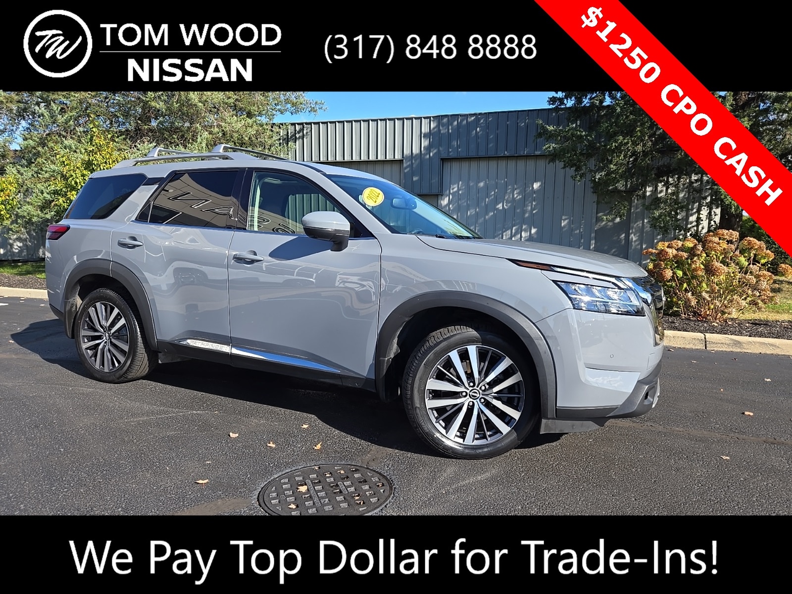 2022 Nissan Pathfinder Platinum's photo