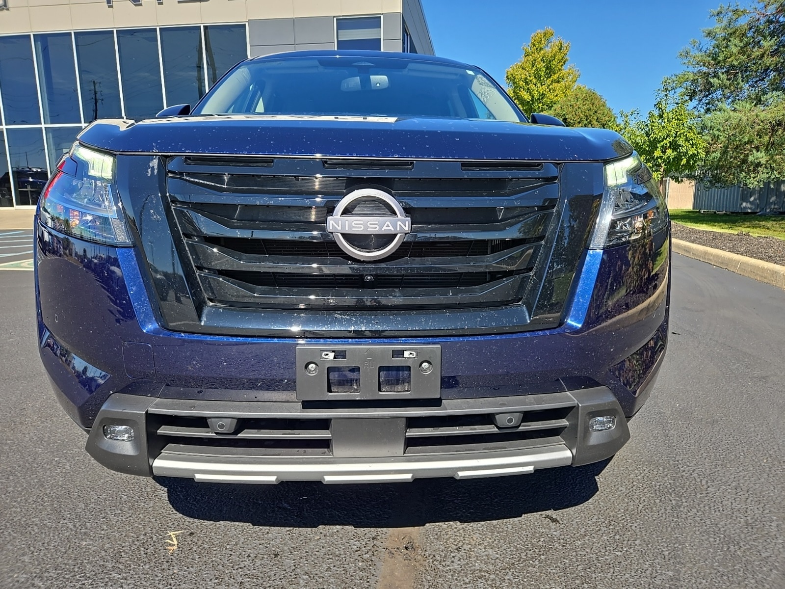 2022 Nissan Pathfinder SL photo 3