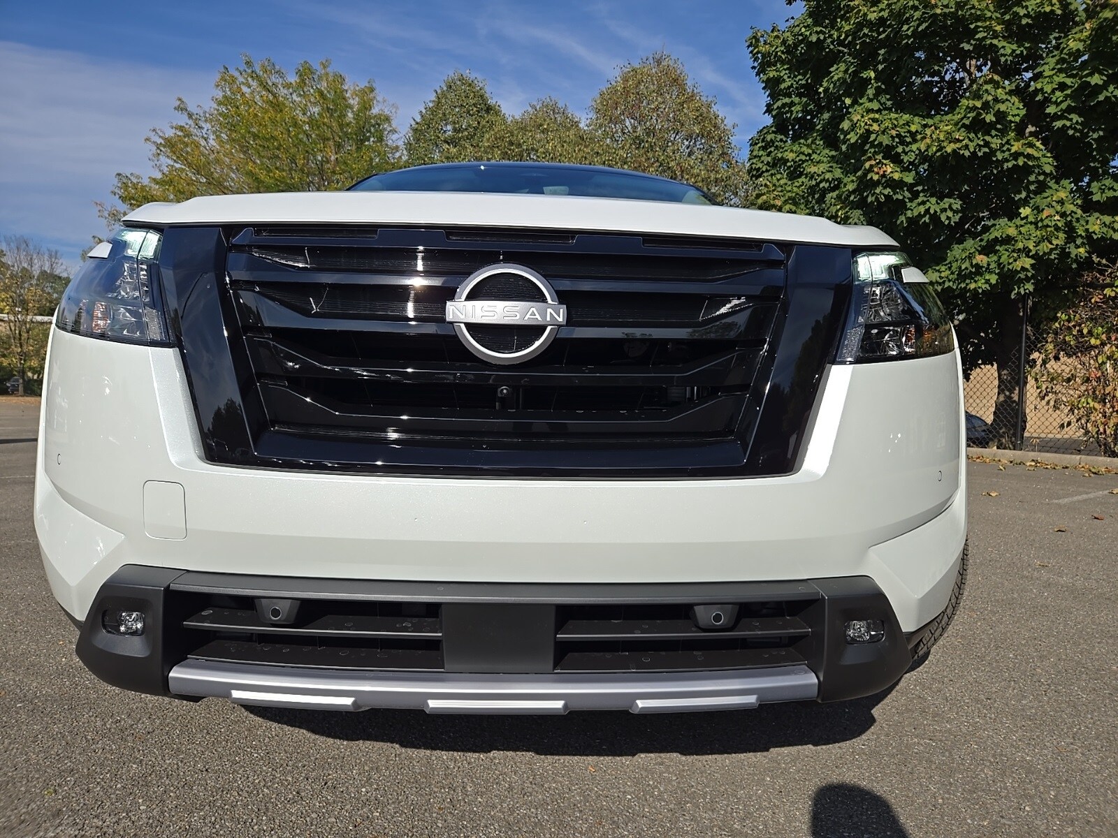 2025 Nissan Pathfinder Platinum photo 3