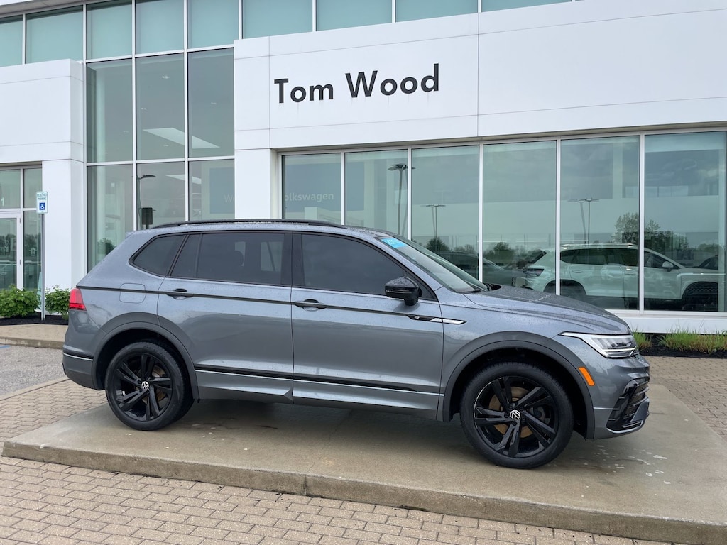 Used 2023 Volkswagen Tiguan 2.0T SE R-Line Black SUV