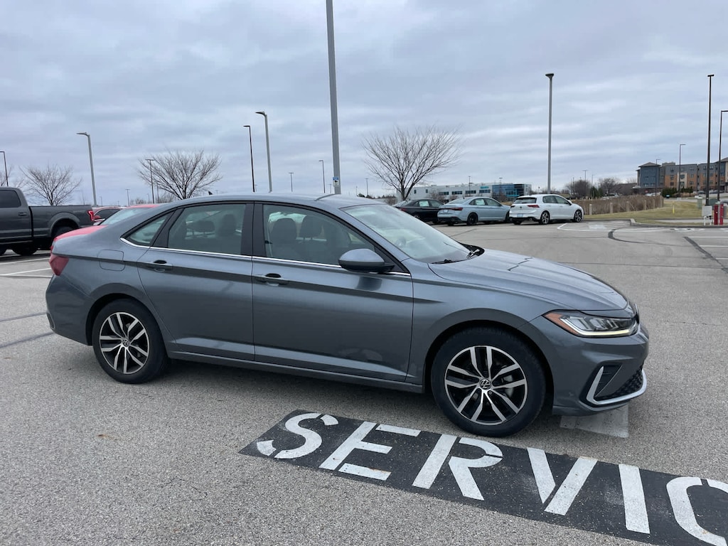 Used 2025 Volkswagen Jetta SE Sedan