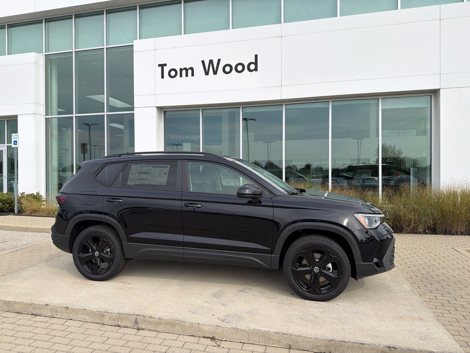 2027 Volkswagen Taos 1.5T SE Black SUV