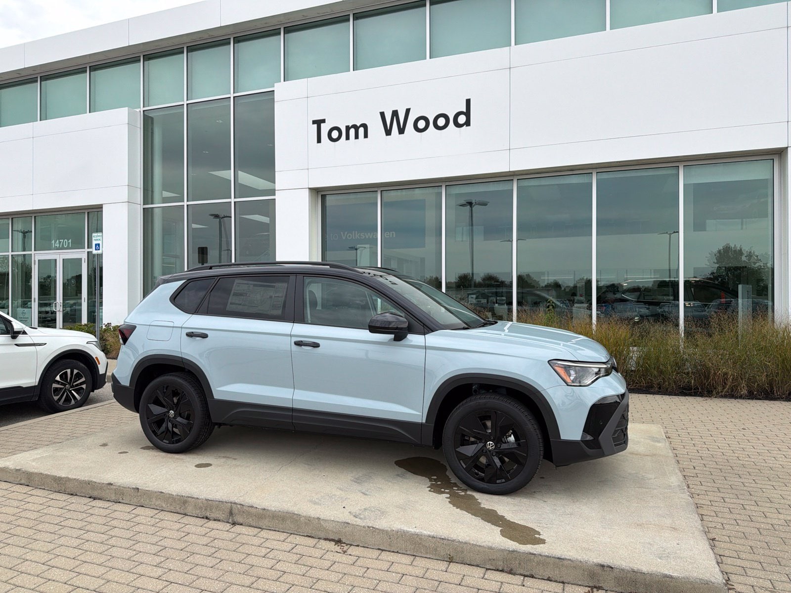 2027 Volkswagen Taos SE Black
