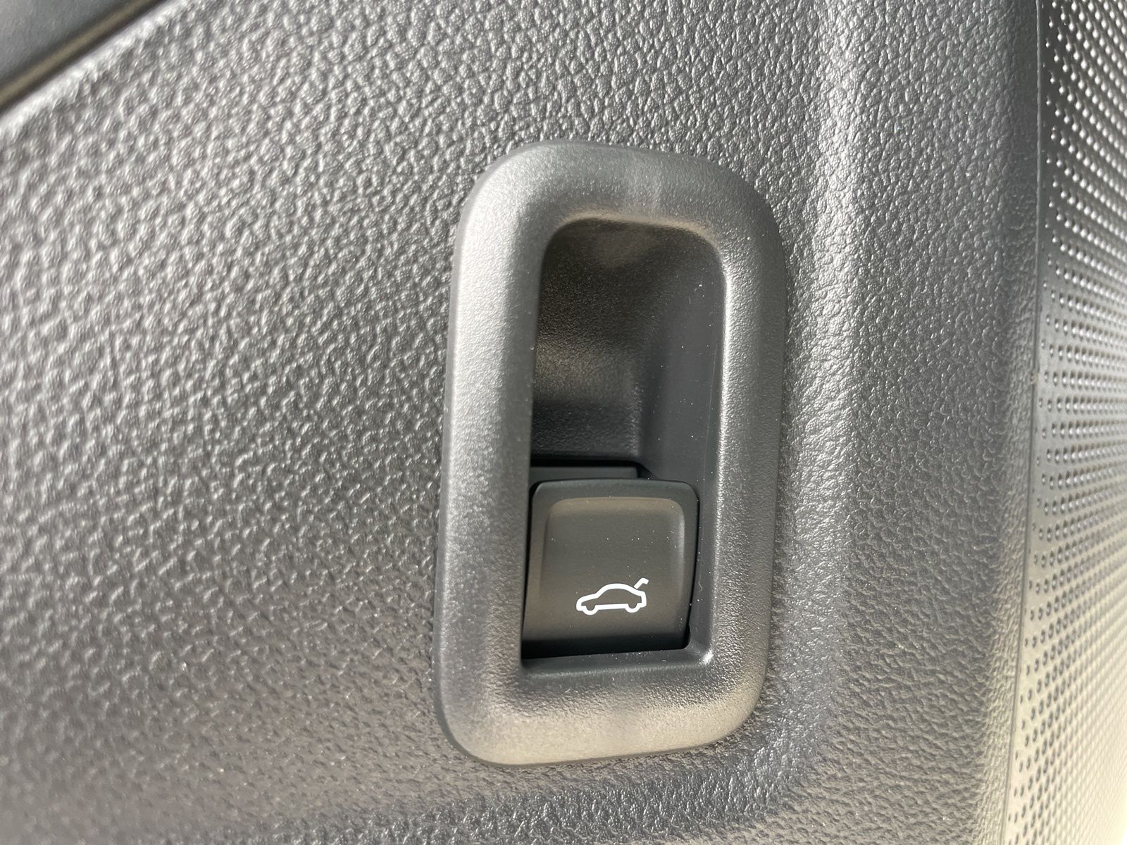 2026 Volkswagen Tiguan SE - Photo 17