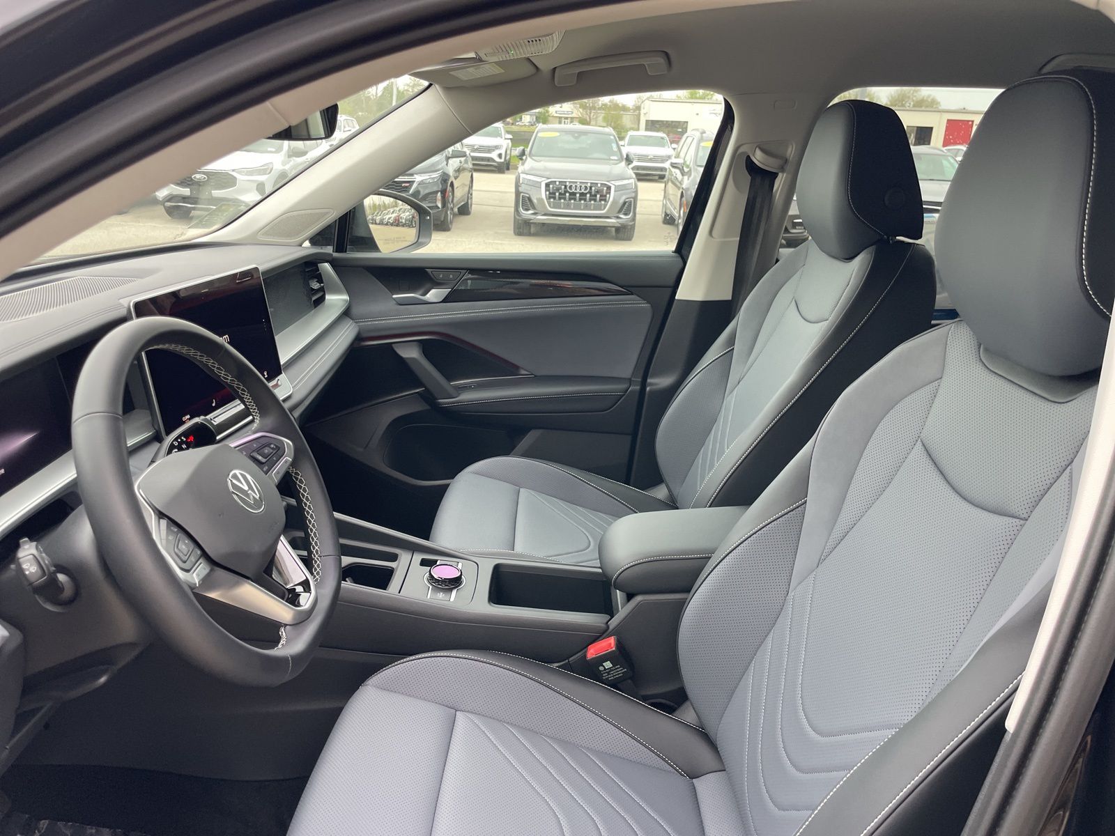 2026 Volkswagen Tiguan SE - Photo 19