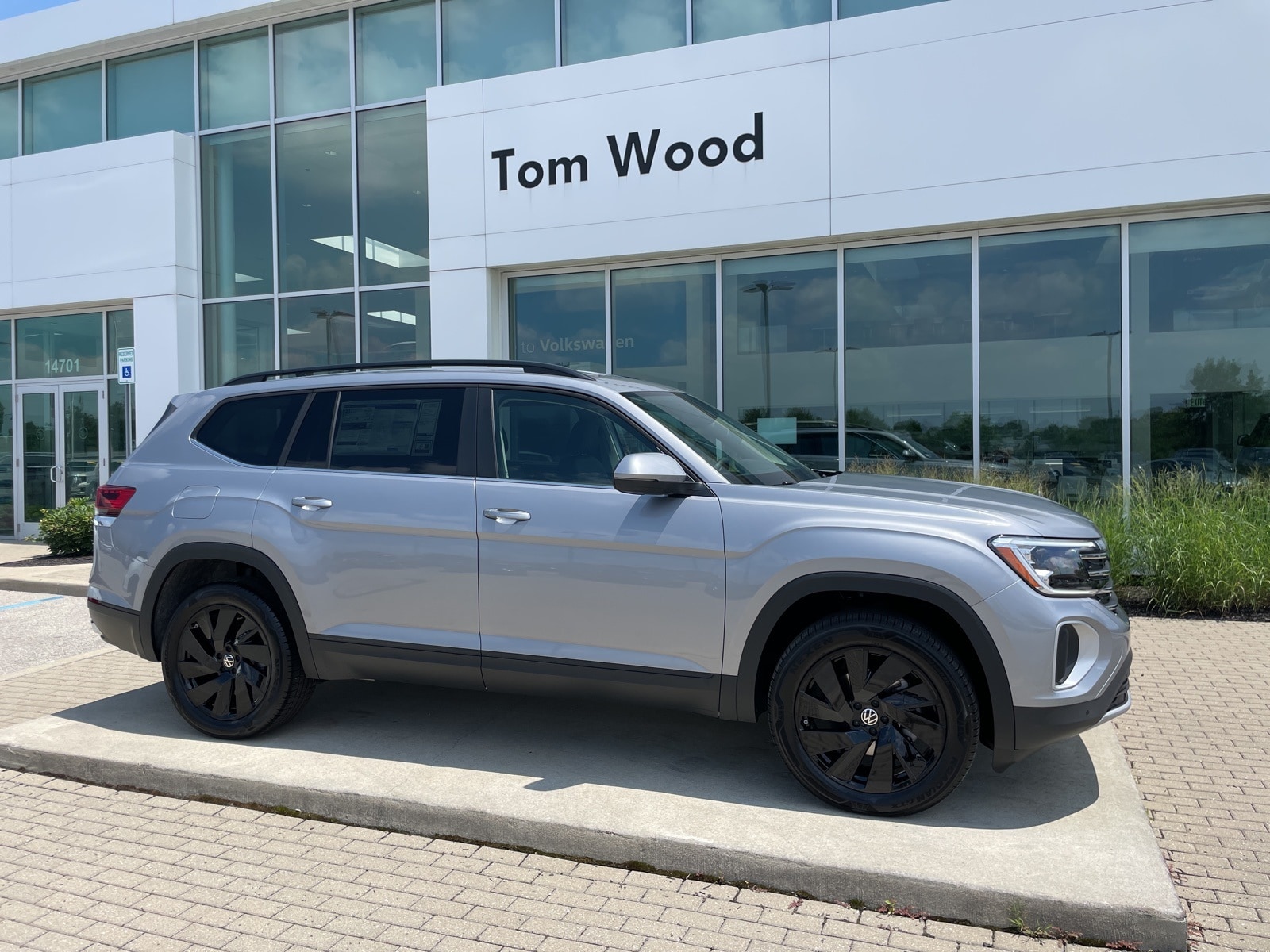 2025 Volkswagen Atlas SE w/Tech's photo