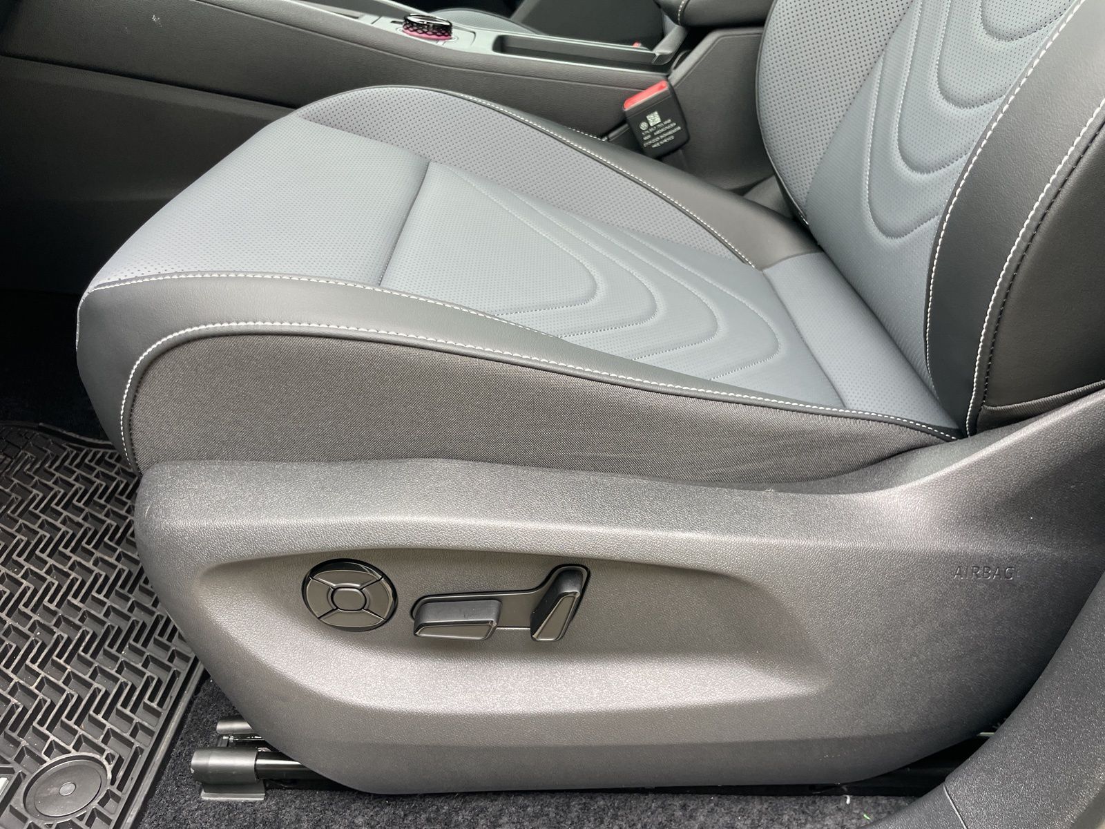 2026 Volkswagen Tiguan SE - Photo 21