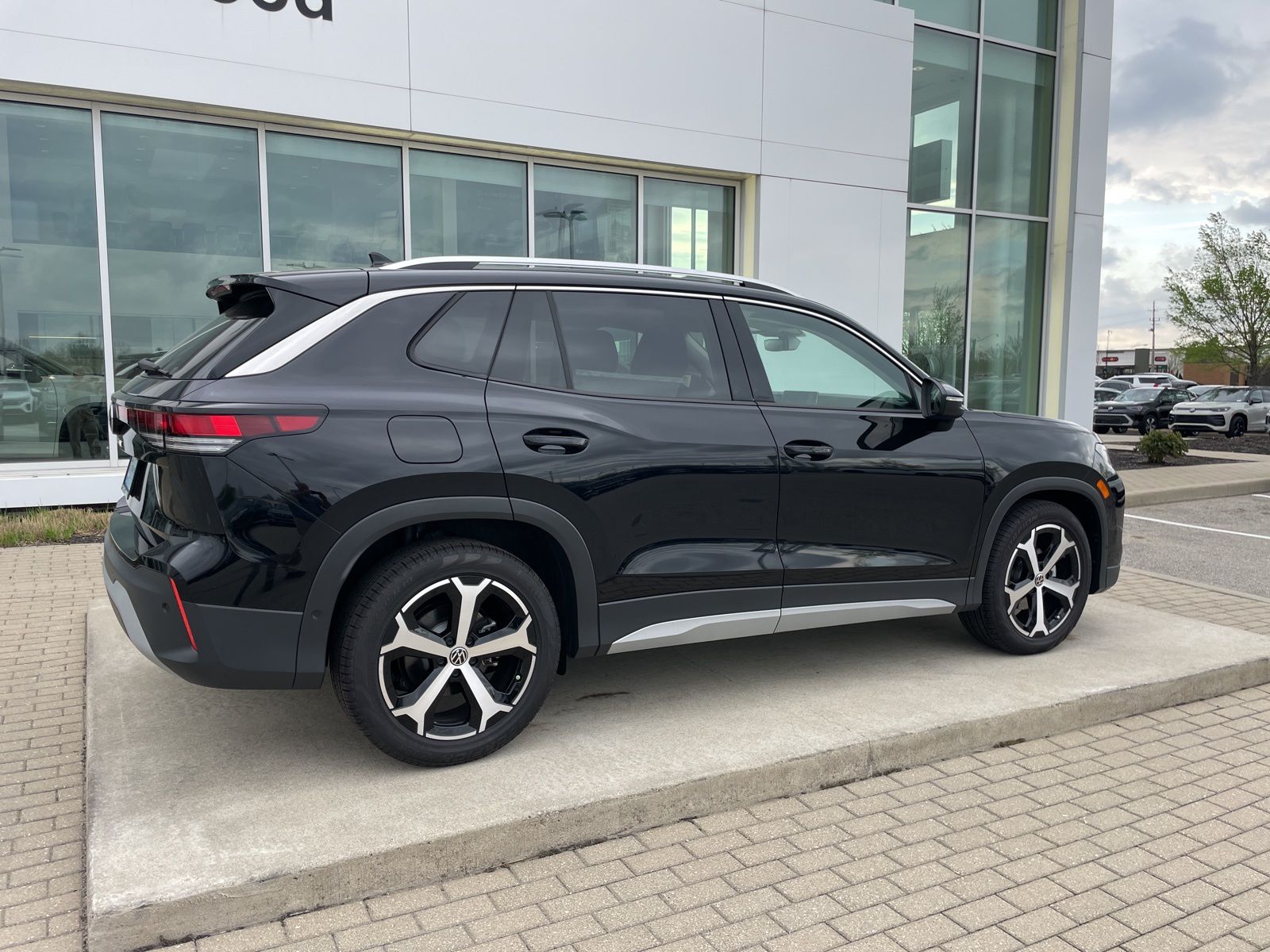 2026 Volkswagen Tiguan SE - Photo 11