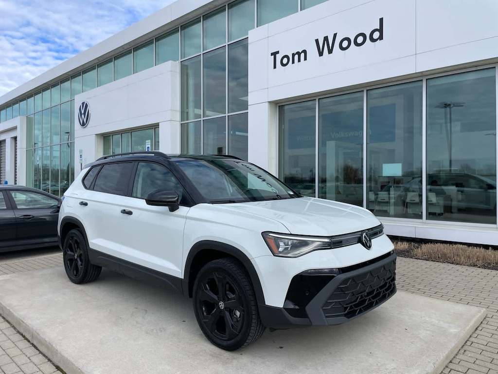 New 2026 Volkswagen Taos SE Black 4MOTION