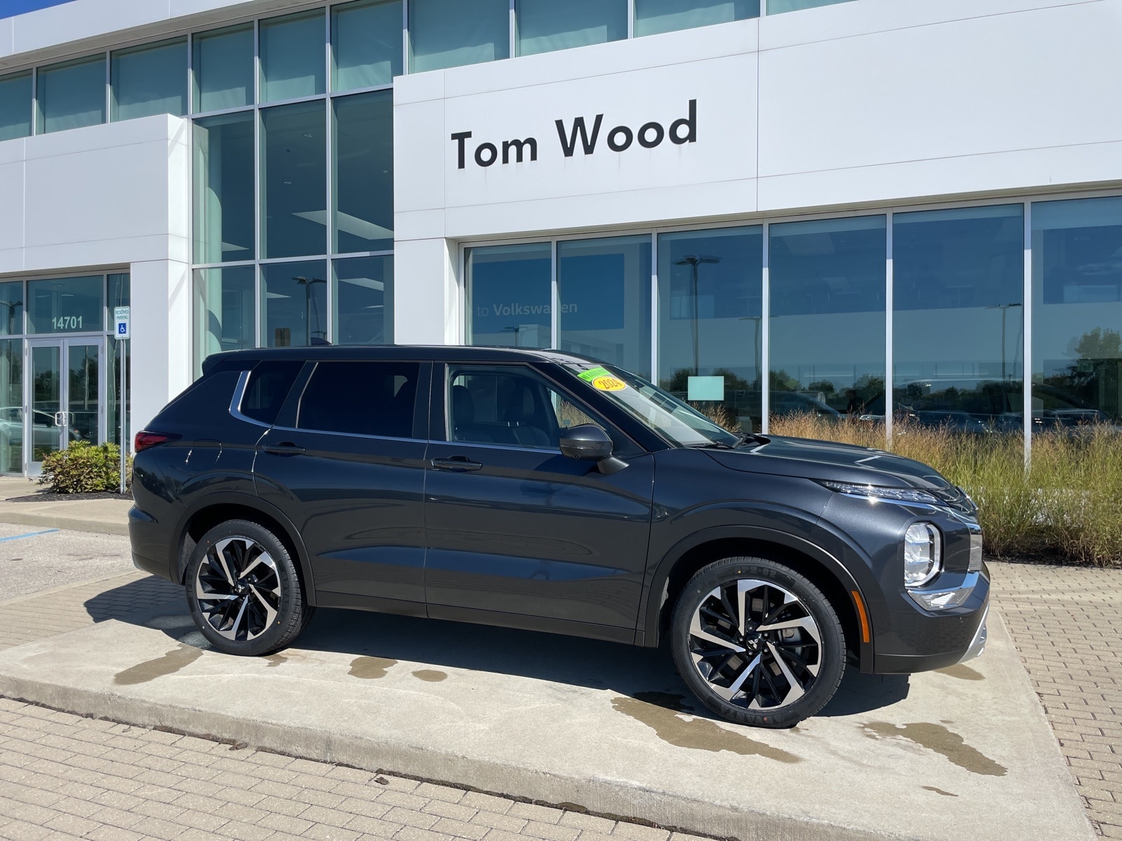 2024 Mitsubishi Outlander SE's photo