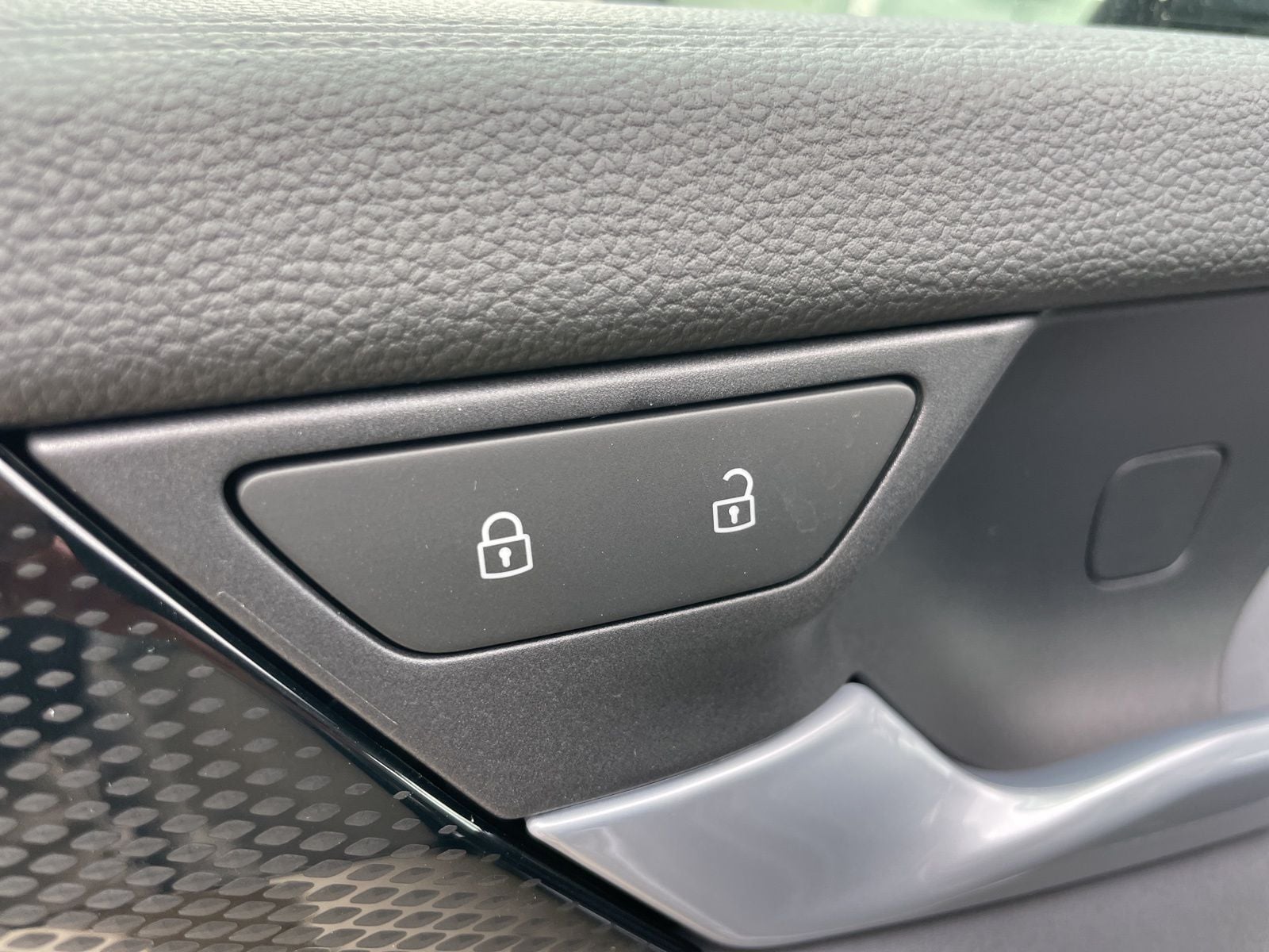 2026 Volkswagen Tiguan SE - Photo 15