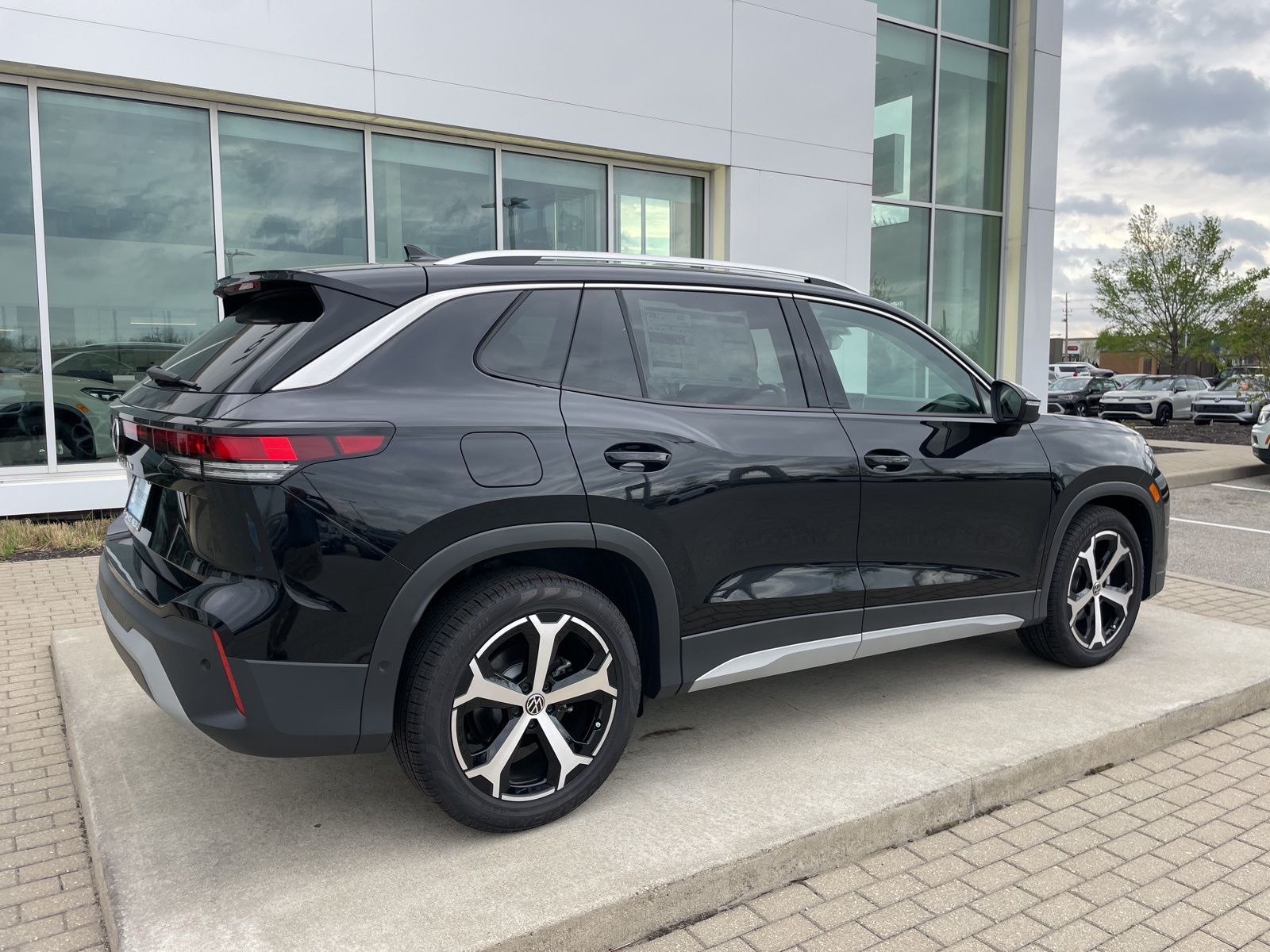 2026 Volkswagen Tiguan SE - Photo 42
