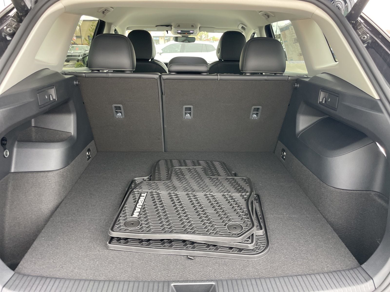 2026 Volkswagen Tiguan SE - Photo 34