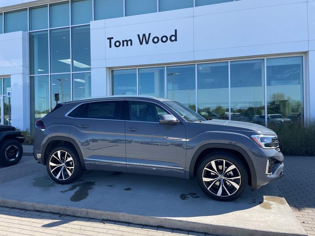 New 2026 Volkswagen Atlas Cross Sport 2.0T SEL Premium R-Line 4MOTION
