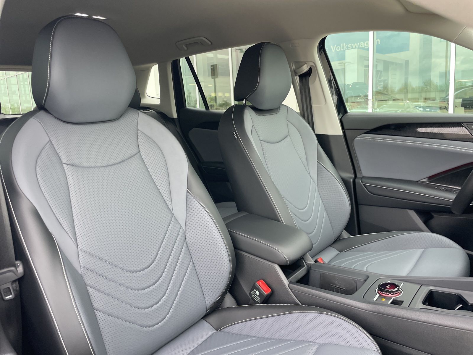 2026 Volkswagen Tiguan SE - Photo 47