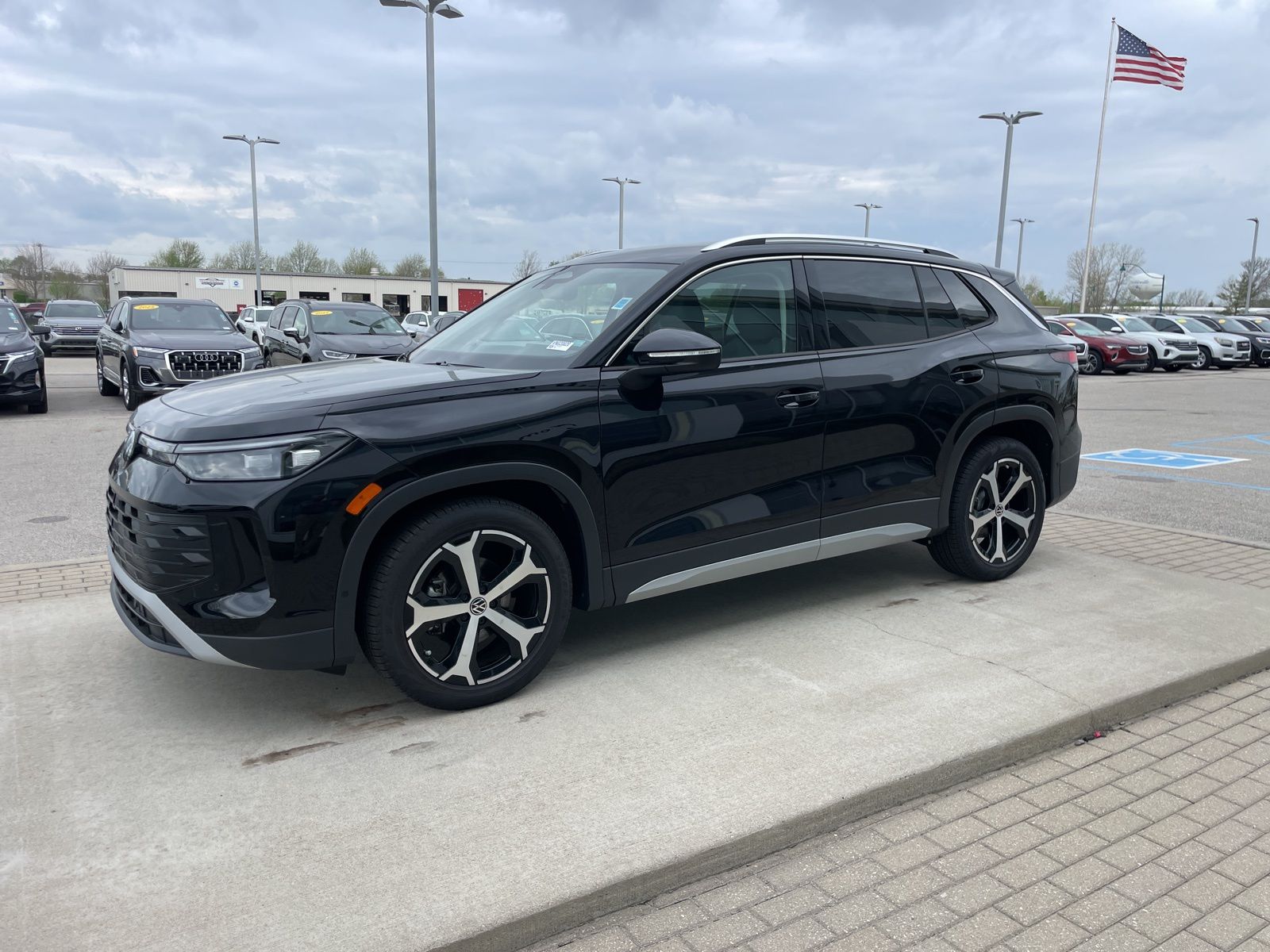 2026 Volkswagen Tiguan SE - Photo 6