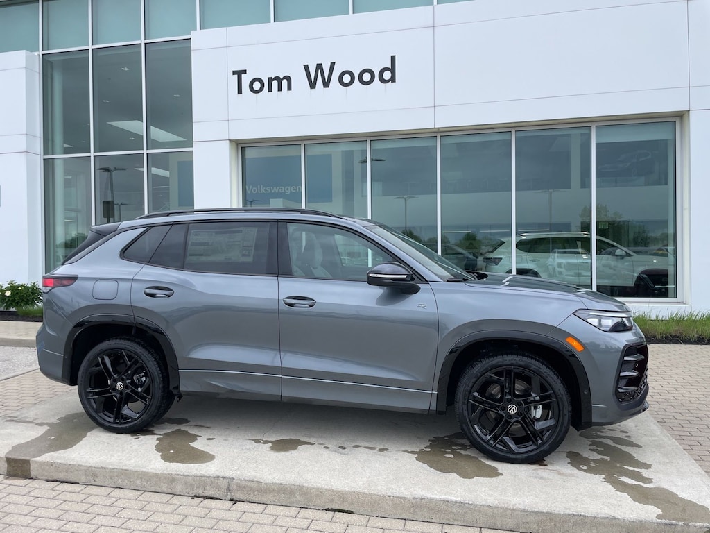 New 2026 Volkswagen Tiguan 2.0T SE R-Line Black SUV