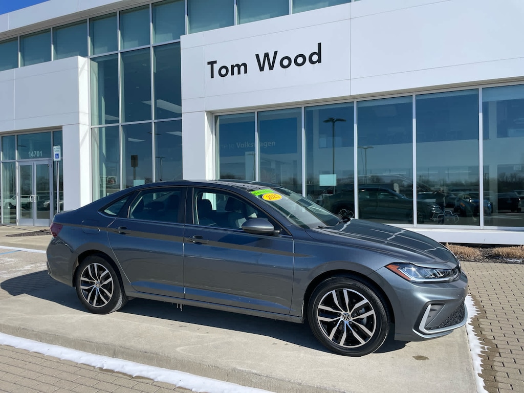 Used 2025 Volkswagen Jetta SE Sedan