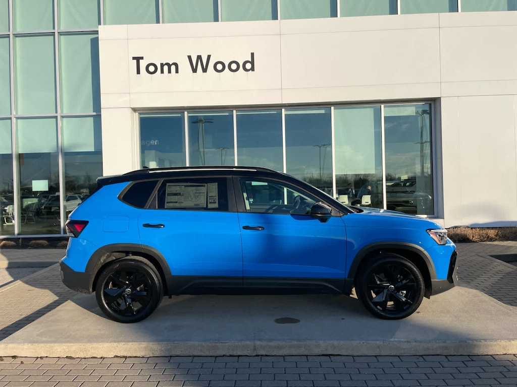 New 2026 Volkswagen Taos SE Black FWD