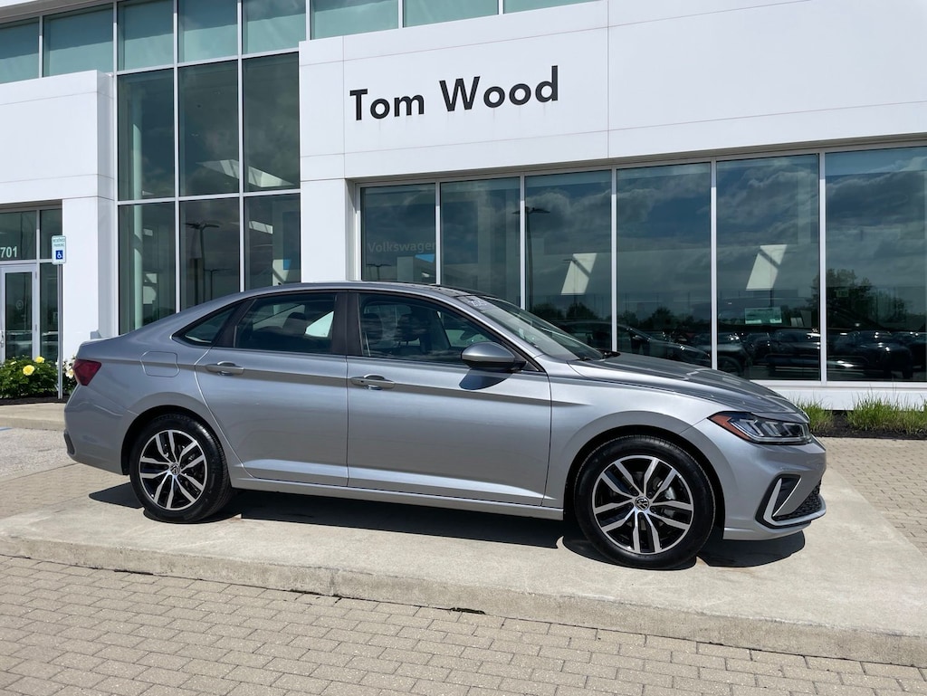 Used 2025 Volkswagen Jetta 1.5T SE Sedan