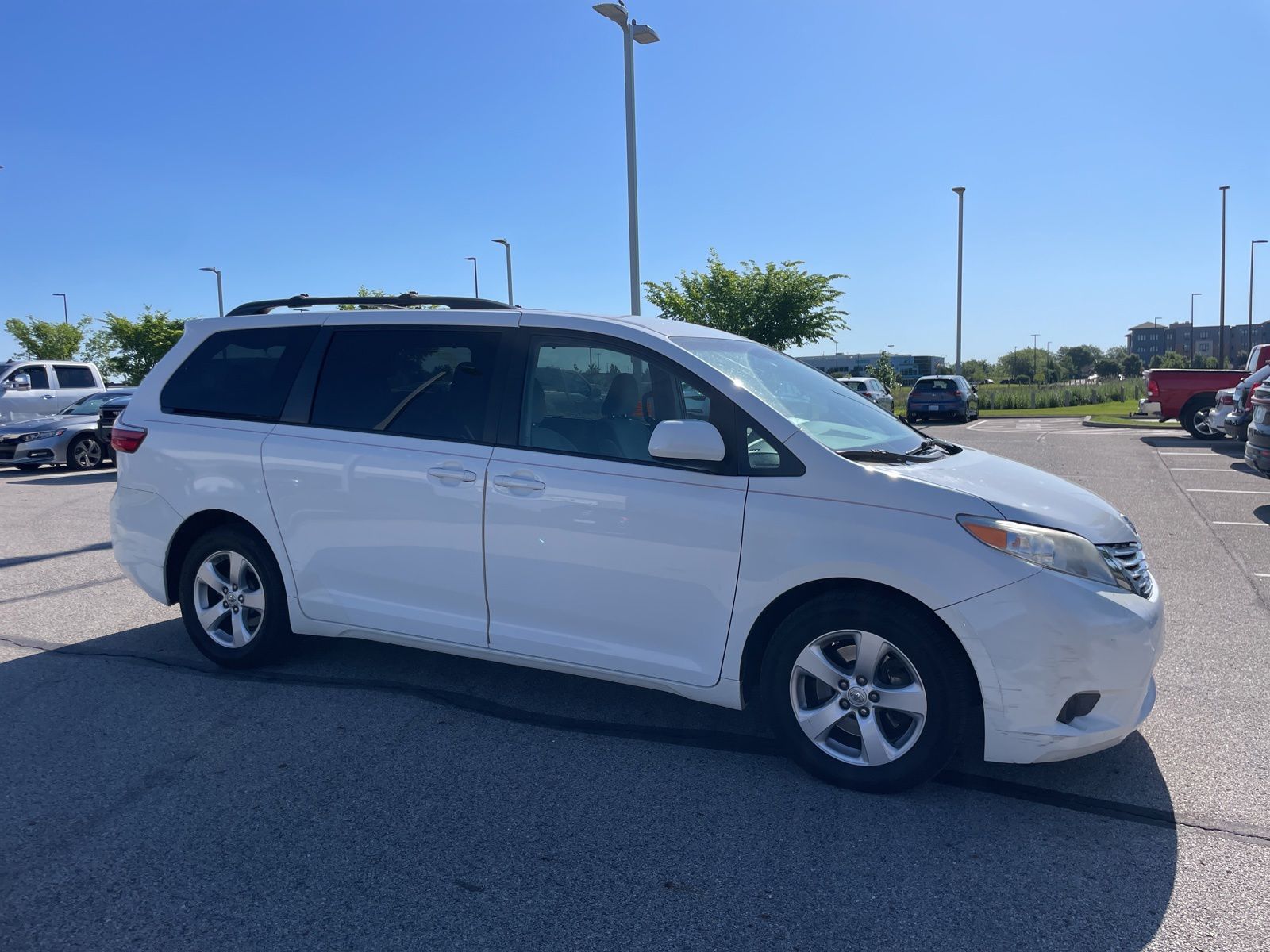 2017 Toyota Sienna LE V6 7-Passenger Access Seat's photo