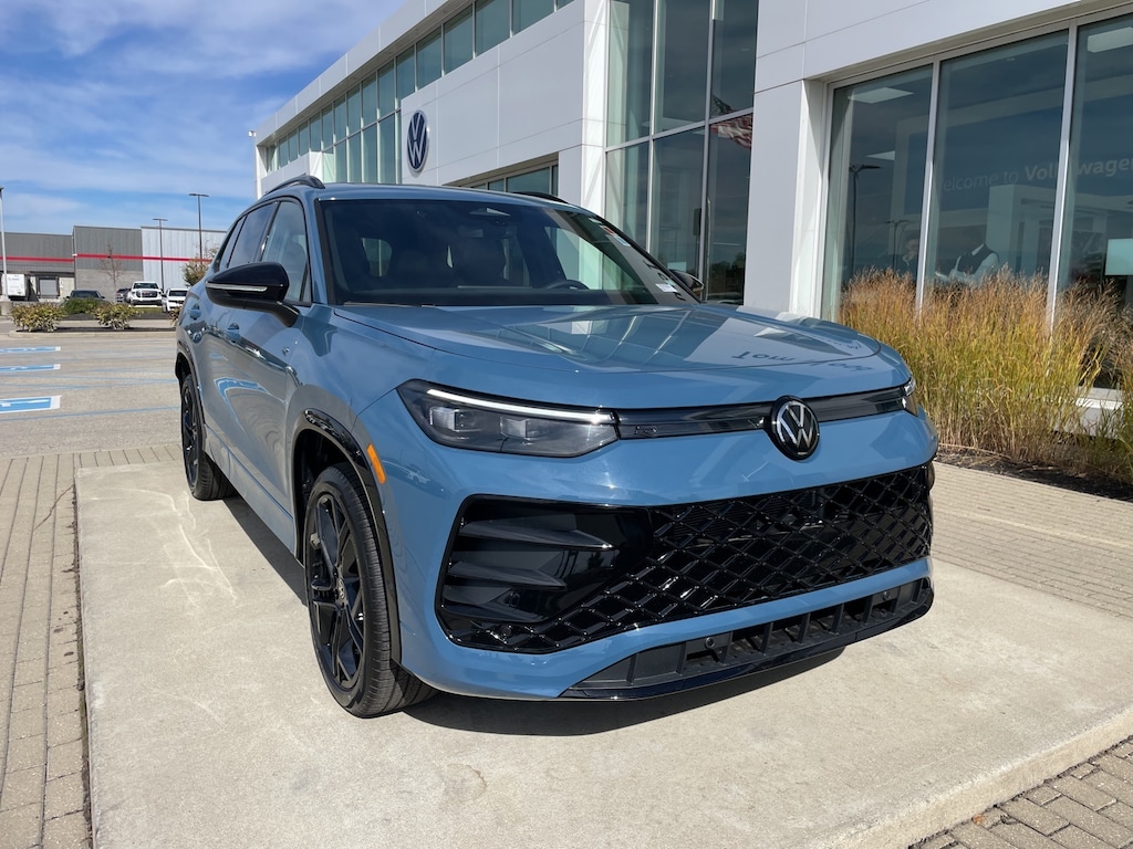 New 2026 Volkswagen Tiguan 2.0T SE R-Line Black SUV