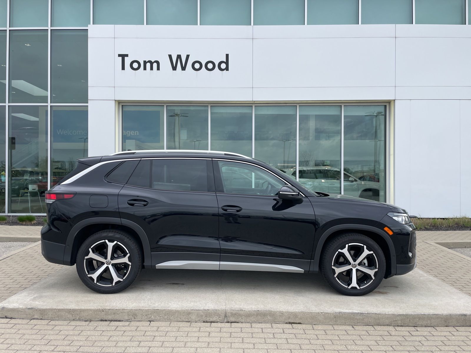2026 Volkswagen Tiguan SE - Photo 12