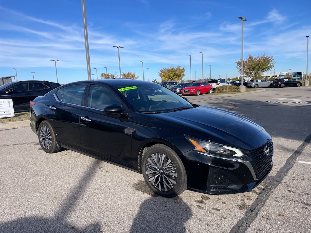 Used 2023 Nissan Altima 2.5 SV Sedan