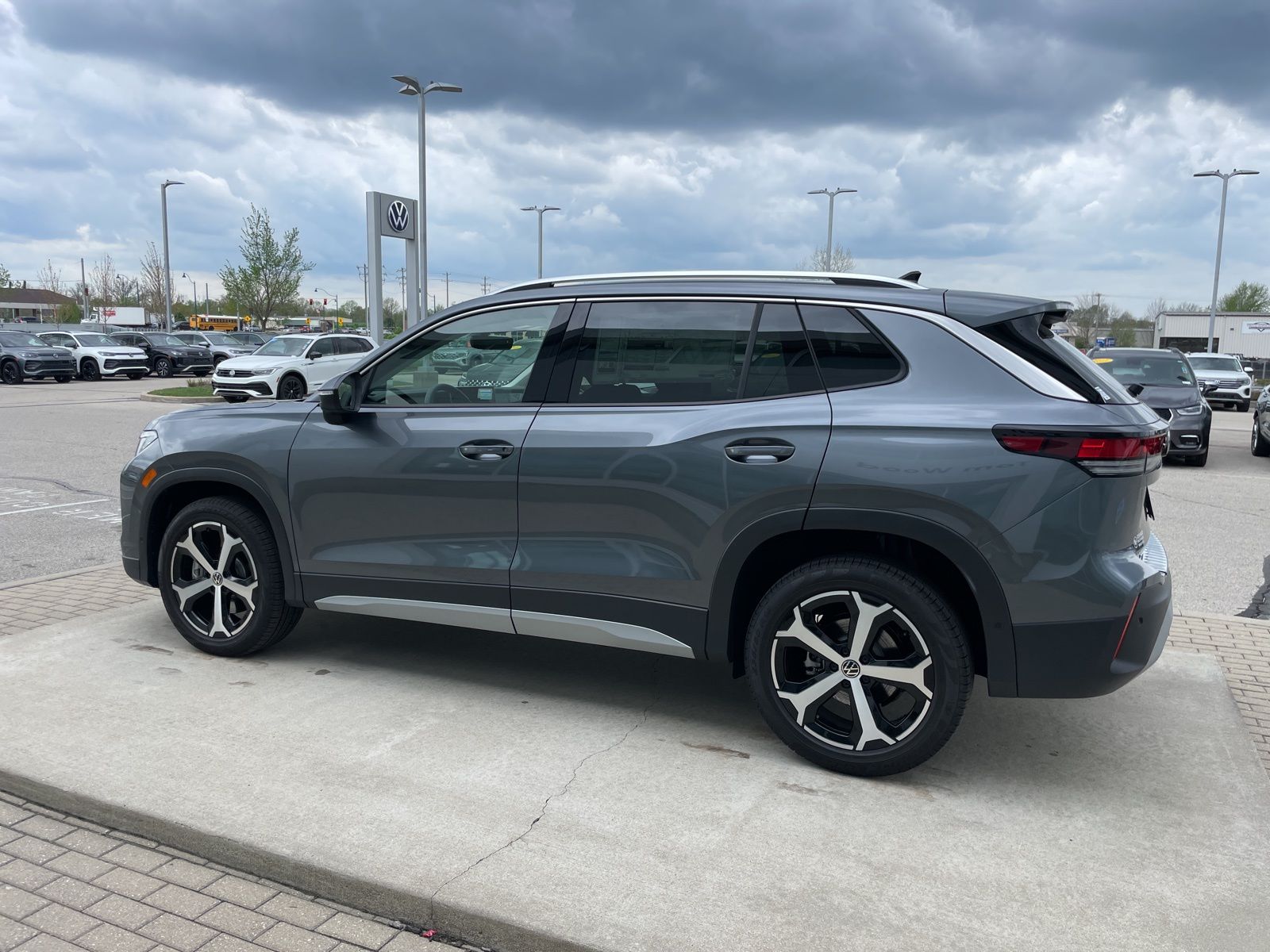 2026 Volkswagen Tiguan SE - Photo 9