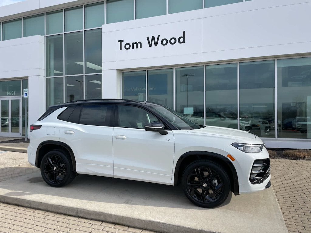 New 2026 Volkswagen Tiguan SE R-Line Black 4MOTION