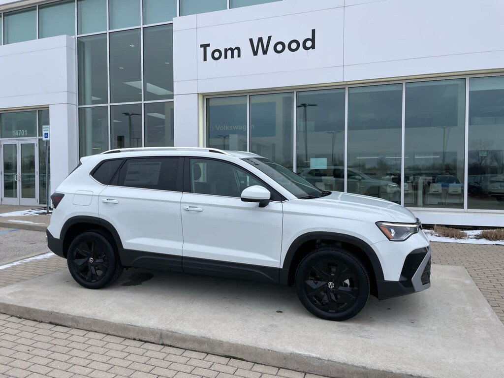 New 2026 Volkswagen Taos SE FWD