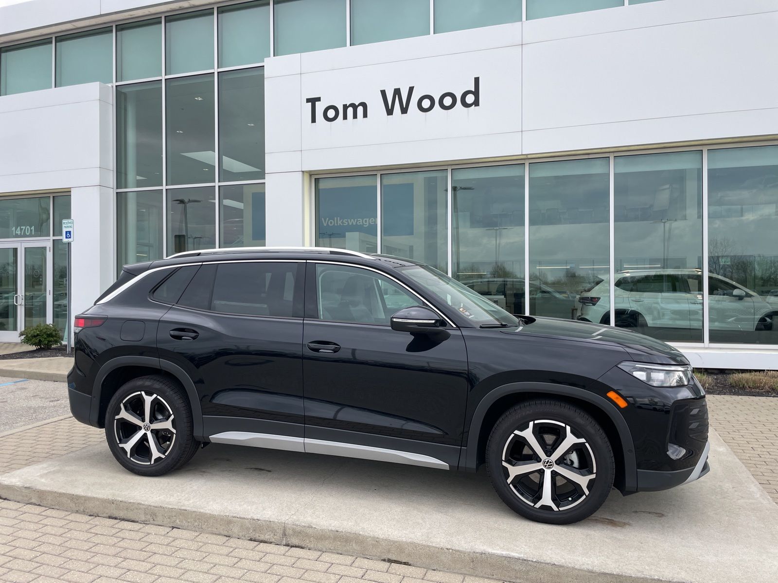 2026 Volkswagen Tiguan SE - Photo 2