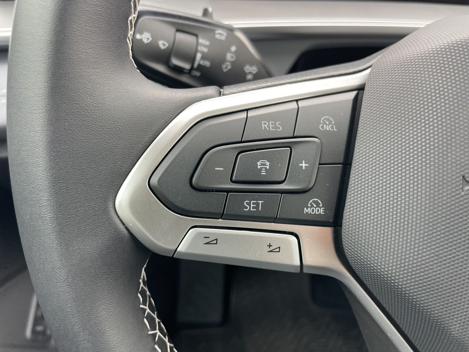 2026 Volkswagen Tiguan SE - Photo 29