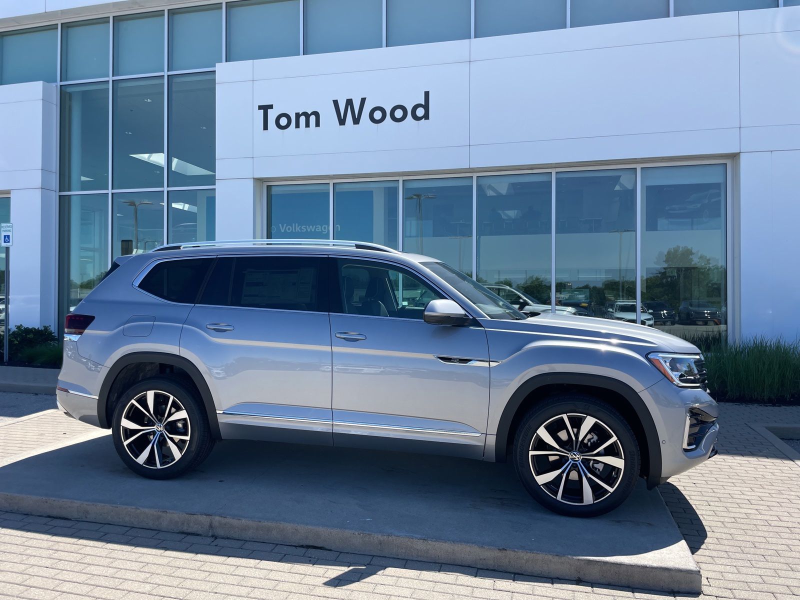 2026 Volkswagen Atlas 2.0T SEL Premium R-Line 4MOTION's photo