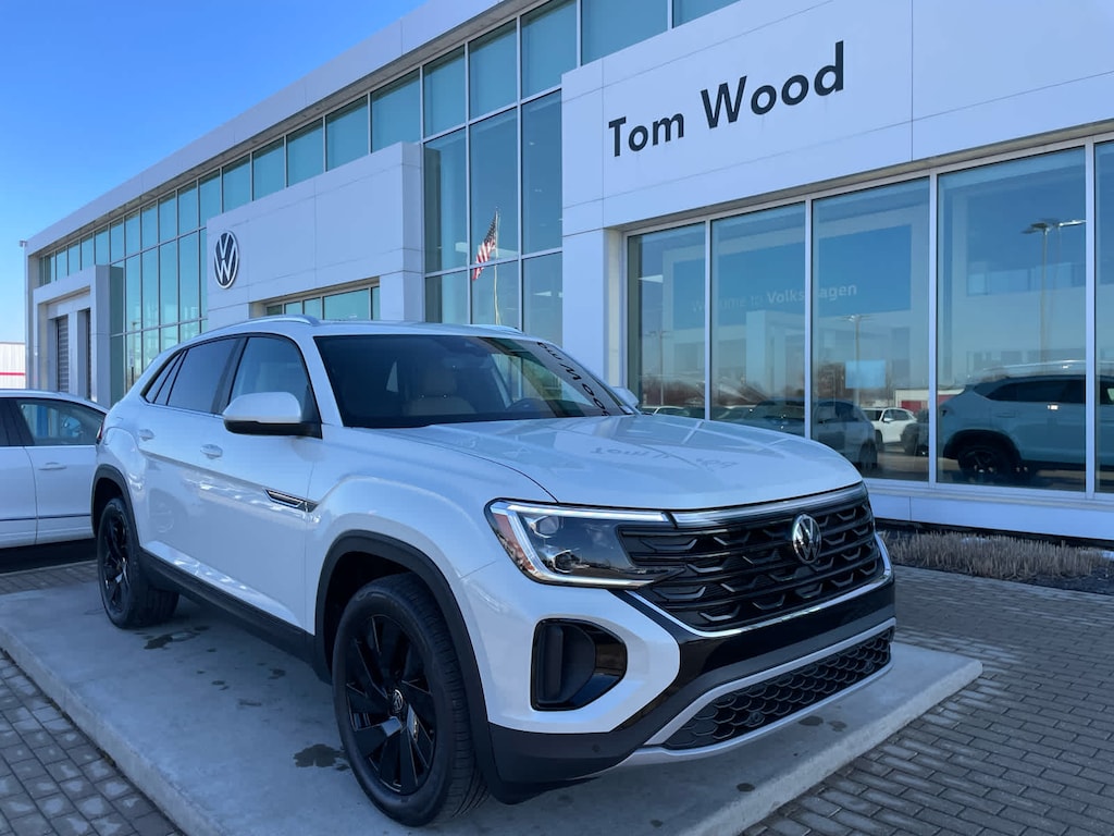 New 2026 Volkswagen Atlas Cross Sport 2.0T SE w/Technology 4MOTION