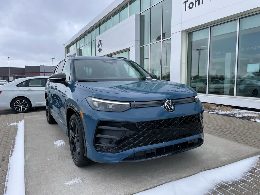 New 2026 Volkswagen Tiguan SE R-Line Black 2.0T FWD