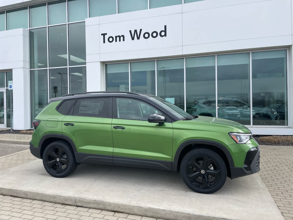 New 2026 Volkswagen Taos SE Black 4MOTION