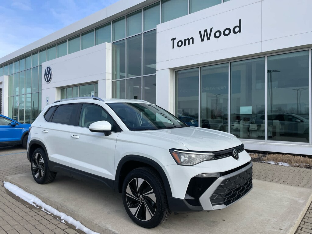 New 2026 Volkswagen Taos SE 4MOTION
